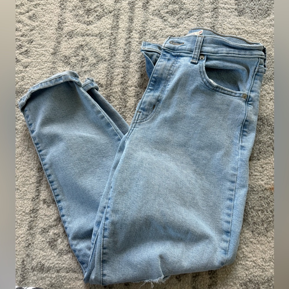 Levi’s high waisted mom jeans